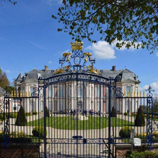 Monument avec portail
