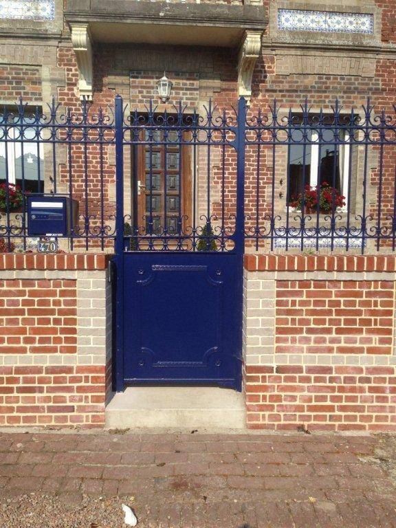 Porte et portail bleu