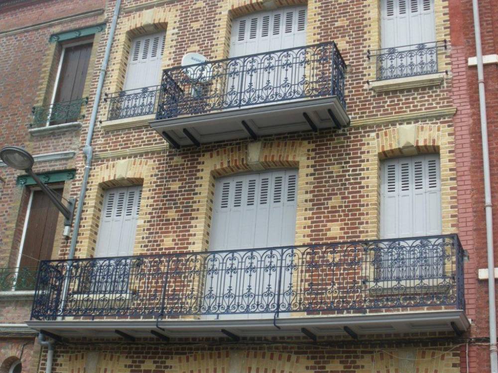 Double balcon en fer